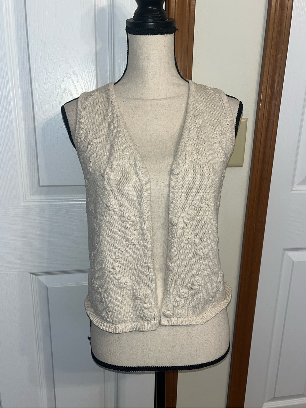 Sostanza Cream Sleeveless Cardigan